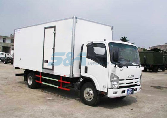 ISUZU 5.8m side door insulated transport truck